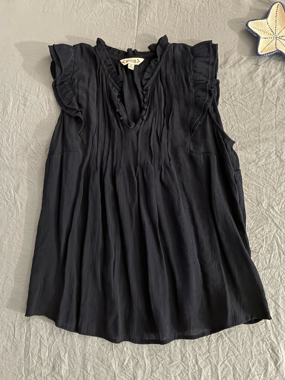 Sleeveless Ruffled V-Neck Women's Top - Dark blue